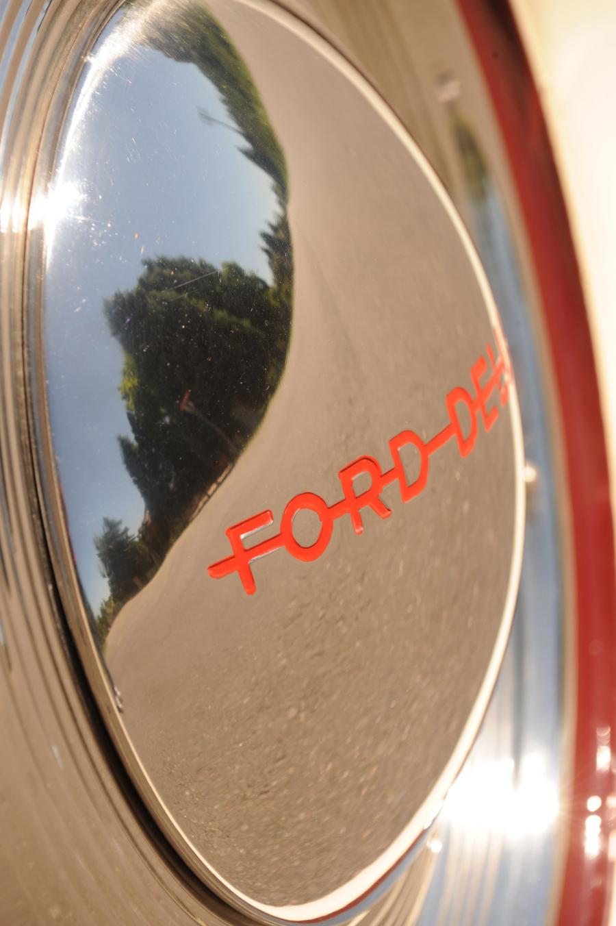  Ford DeLuxe Convertible Coupe 1940 года  (фото 65 из 80)